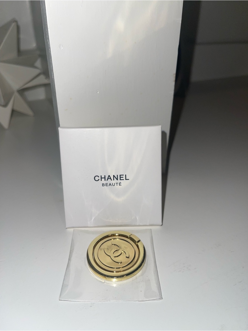 CHANEL Beauty Finger Phone Ring, GWP, New In Box
